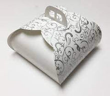 Cargar imagen en el visor de la galería, Caja Tarta Mariposa con Asas 24x24x13cm