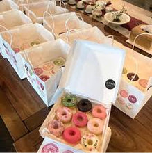 Carica l'immagine nel visualizzatore di Gallery, Scatola per pasticceria 16x14x6cm