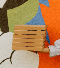 Cargar imagen en el visor de la galería, Caja Pizza Kraft 26x26x3,5cm (100 unidades)
